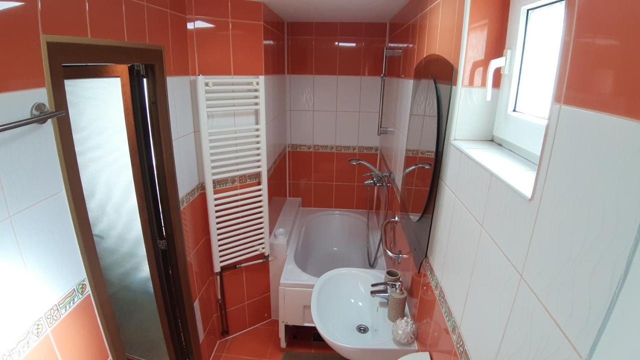 Casa Ultracentral Suceava Villa Exterior photo